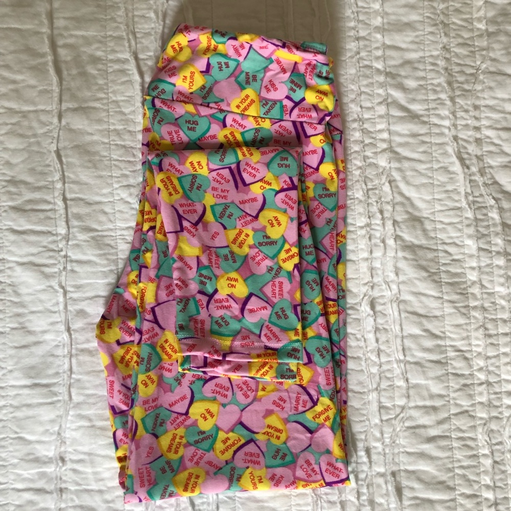 NEVER WORN Lularoe OS Valentines leggings